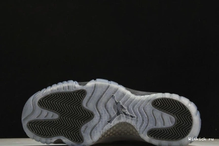 - JORDAN CAP RETRO GOWN AND 11 1210